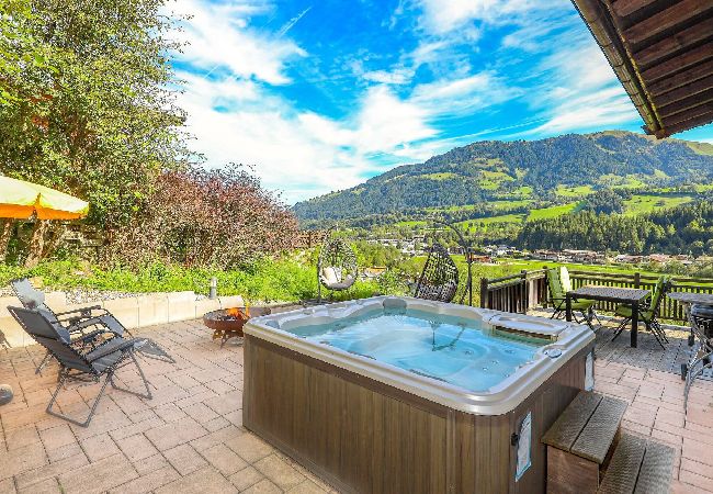 Chalet in Kitzbühel - Chalet Moralee – Kitzbühel, Hot Tub & Alpine Views 